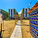 Sunset Pool & Mamaia Nord