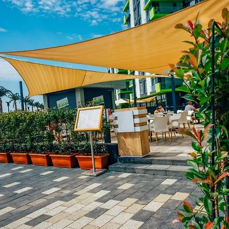 Sunset Pool & Mamaia Nord 3* Năvodari