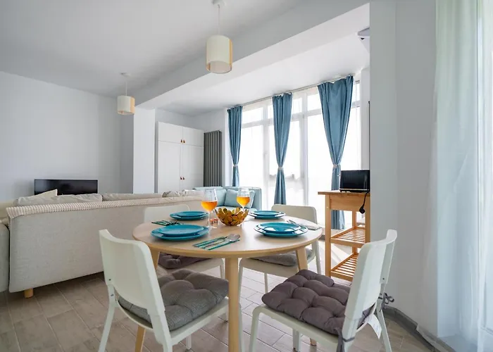 Sunset Pool & Mamaia Nord 3* Năvodari