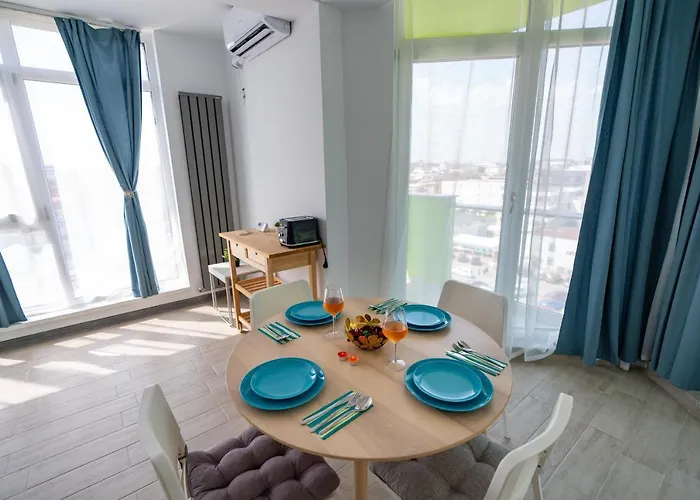 Sunset Pool & Mamaia Nord Appartement