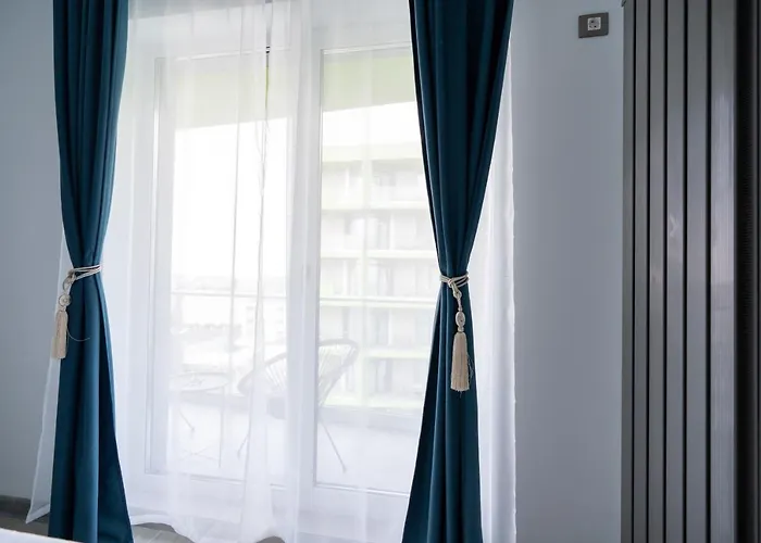 Sunset Pool & Mamaia Nord Năvodari