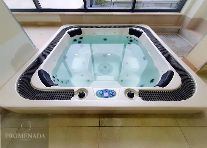 Sunset Pool & Mamaia Nord 3* Năvodari